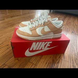 Nike dunk low harvest moon color